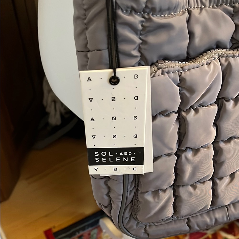 Sol and Selene Gray Quilted Crossbody Bag - Picture 4 of 7